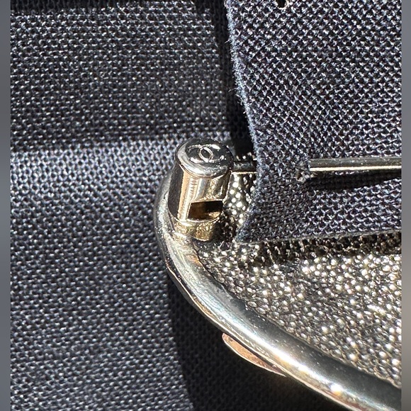 Chanel 22B GOLD HEART CC LOGO SMALL BROOCH CHARM PIN. - Picture 8 of 15